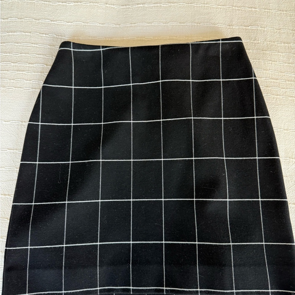 Classic Black Mini Grid Skirt